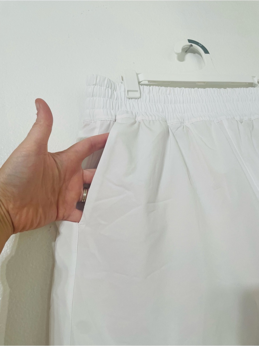 Athleta High Rise Hit Your Stride Run Shorts White Lined Women’s Size M NWT - Picture 7 of 7